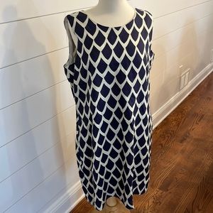 NWT. Navy and off-white linen, scallop patterned  sleeveless dress. WomenXL.